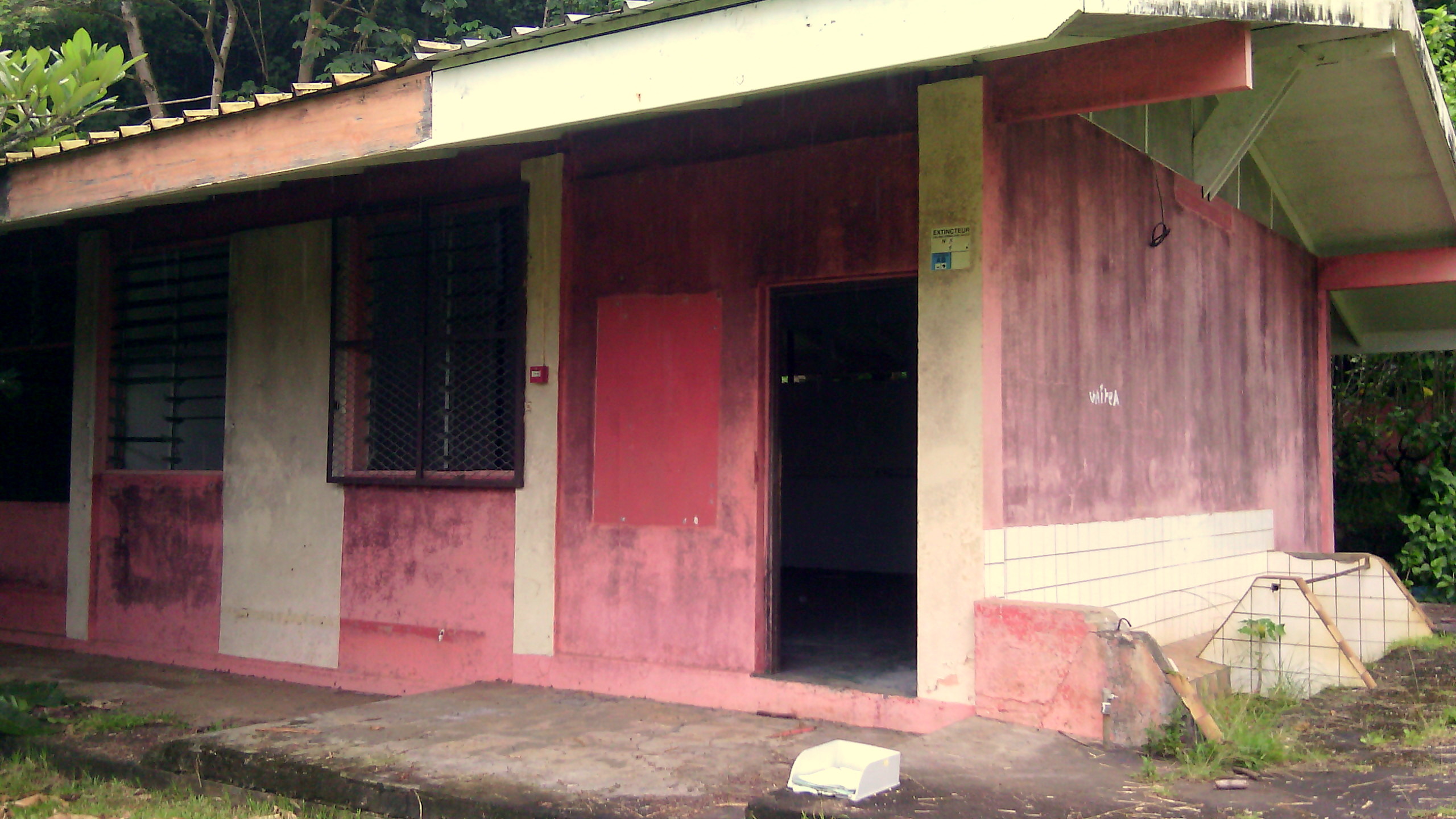 Construite dans les années 70, l'école Hélène Auffray sera entièrement reconstruite cette année pour un montant de 300 millions de francs.