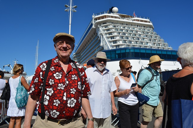 Le 12 octobre 2014 à Papeete, 3500 touristes débarquent en ville de deux bateaux de croisières, le "Silver Shadow" et le "Celebrity Solstice". Heureusement pour la circulation en ville, c'était un dimanche !