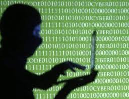 Cybersécurité: Le Drian inaugure en Bretagne un cursus "unique" en France