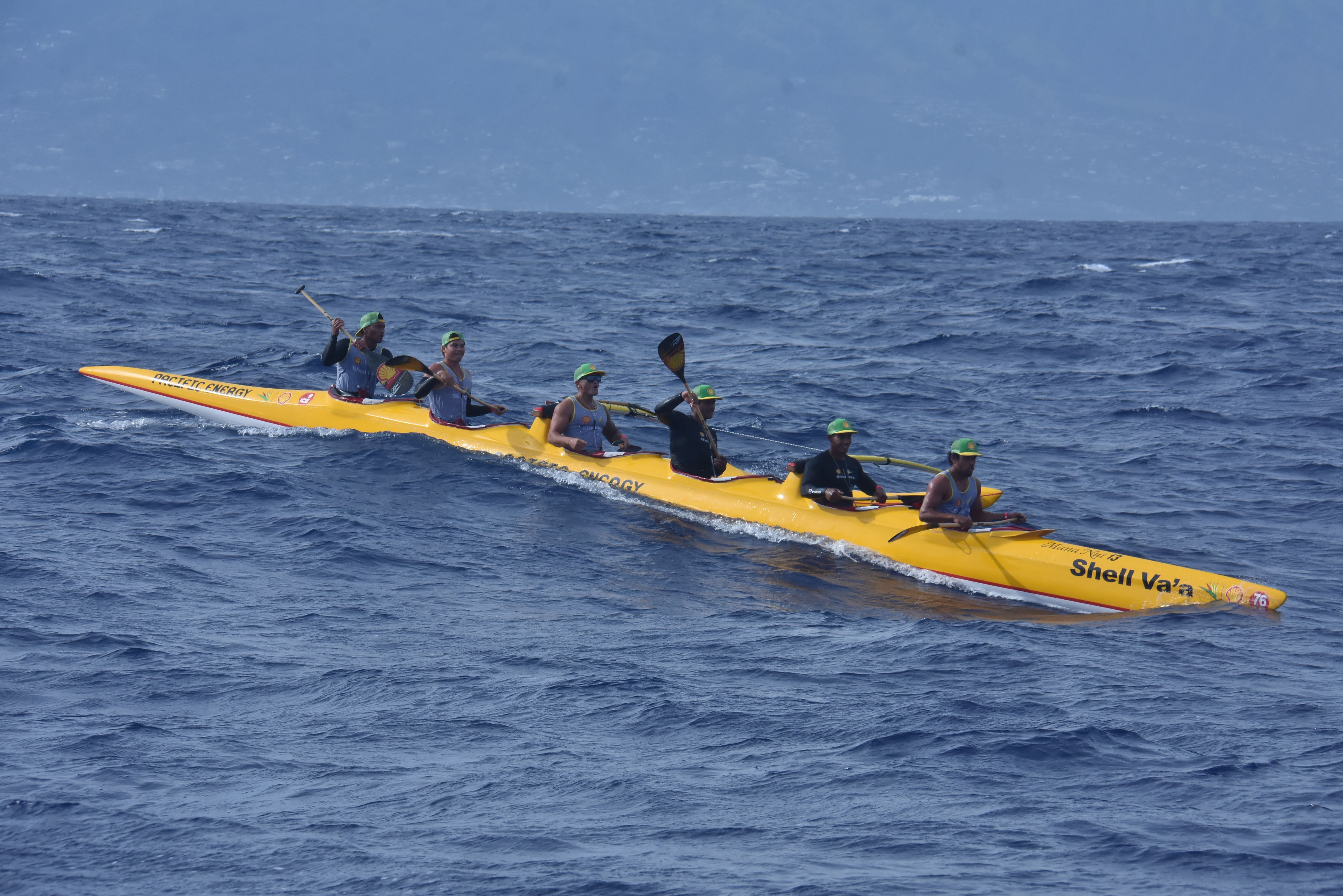 Les Shelliens ont notamment pu dérouler dans le surf avec le vainqueur du Te 'Aito à la barre, Brice Punuataahitua.