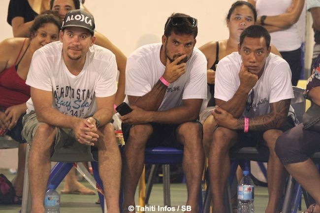 Michel Bourez avec Teiva Mare à droite