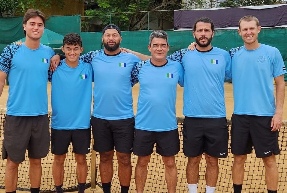 Gillian Osmont (à gauche) a eu un rôle actif dans la promotion de Pacific Oceania en deuxième division de la Coupe Davis.