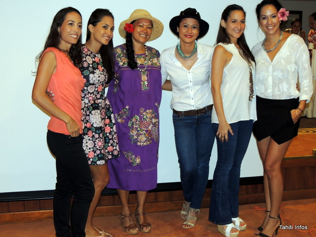 Laiana faugerat (2ème en partant de la droite) et une partie du comité Miss Tahiti