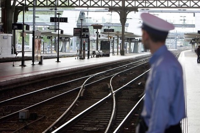 Un Tahitien, faux agent de la SNCF par passion pour les trains !