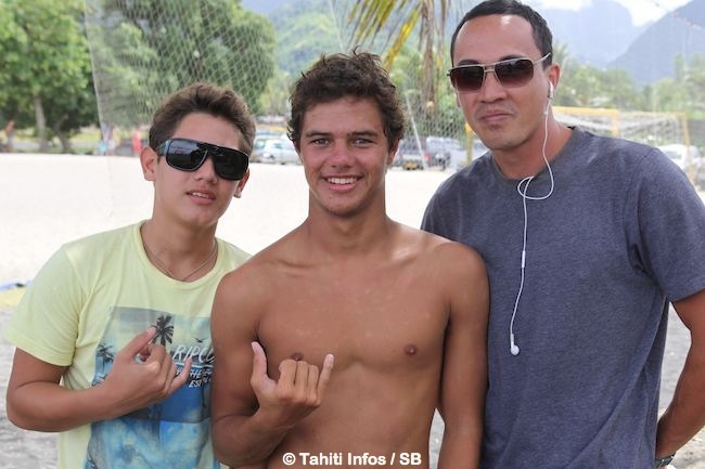 Mateia avec son frère Tama et son oncle à Papara en 2014