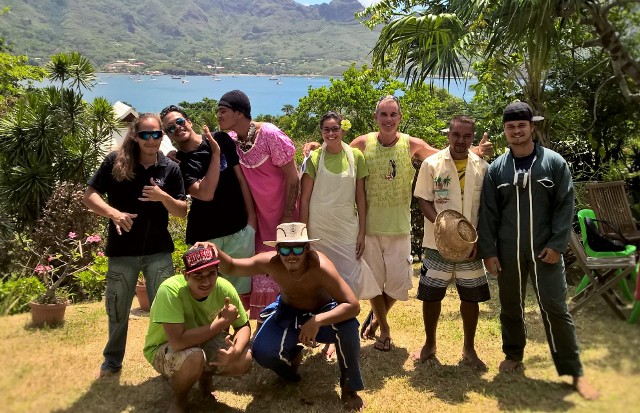 Ce projet a été réalisé avec la collaboration inattendue de l'acteur Pierre Cosso, qui a joué dans la Boom 2.