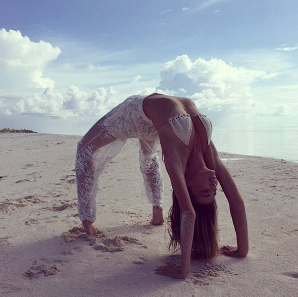 Etes-vous capable d'en faire aurtant ? Miranda Kerr sait faire tourner les têtes.