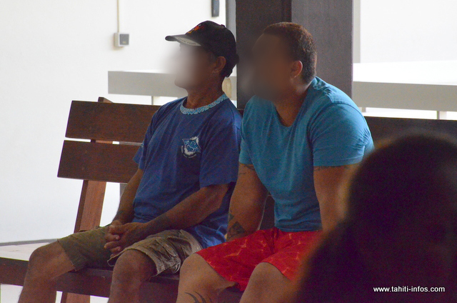 Jean P., au premier plan, et Adrien H., mardi matin au palais de justice de Papeete