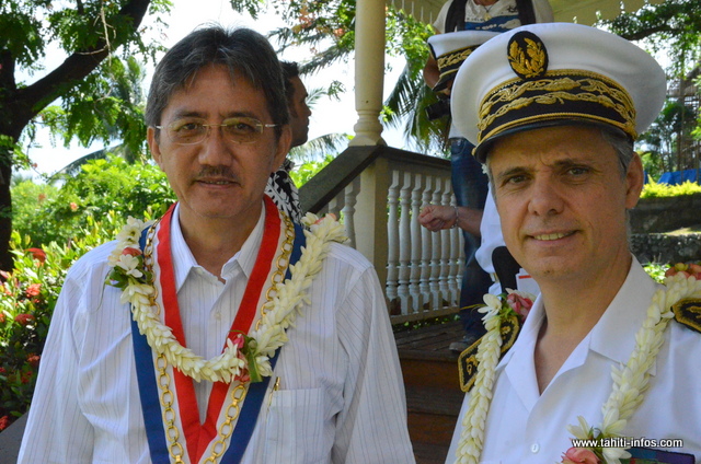 Le maire Philip Schyle et le haut-commissaire Lionel Beffre, mercredi matin lors de la visite du représentant de l'Etat à Arue