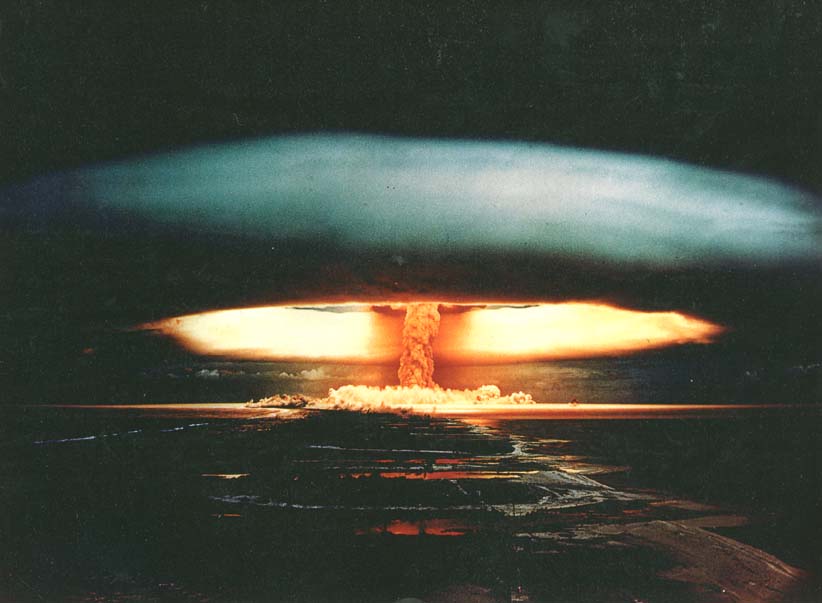 En 1968, du 24 avril au 8 septembre, 5 essais de bombe "H" (Canopus de plus de 2 mégatonnes ) dont la première bombe H le 24 août sont effectués au large de Fangataufa.