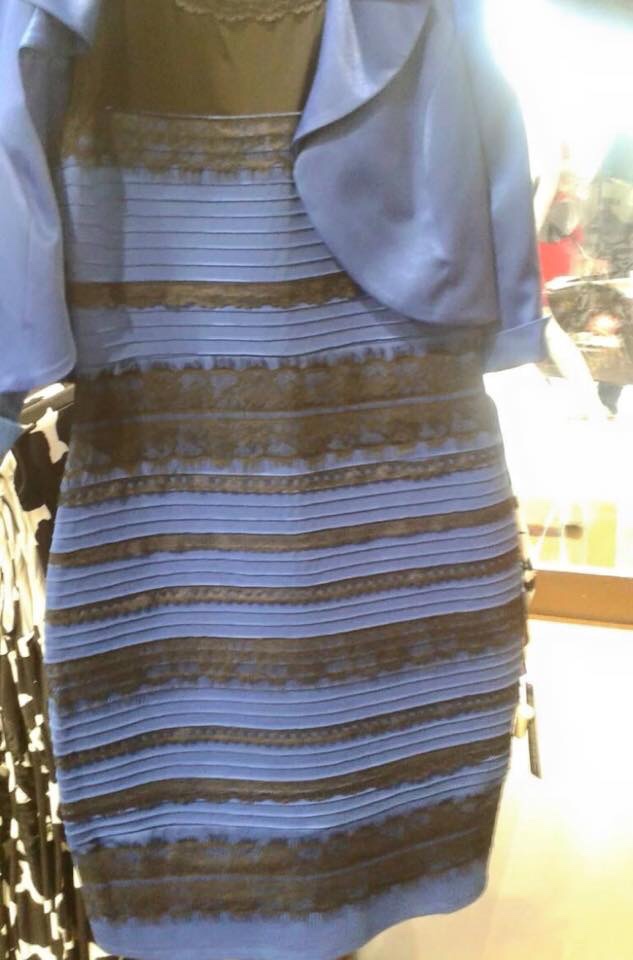 Et vous, vous la voyez de quelles couleurs, cette robe ?