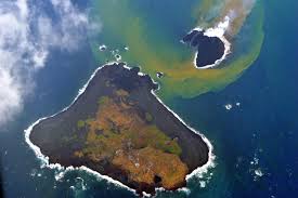 La nouvelle île volcanique émergée en 2013 au sud de Tokyo grossit encore