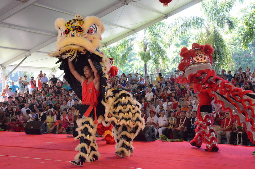 La danse des lions pour ouvrir la journée culturelle devant près d’un millier de spectateurs, dimanche matin à Mamao