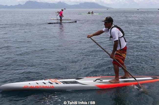 V1 / SUP – Taaroa Race : Kévin Céran-Jérusalémy et Bruno Tauhiro démarrent fort la saison 2015.