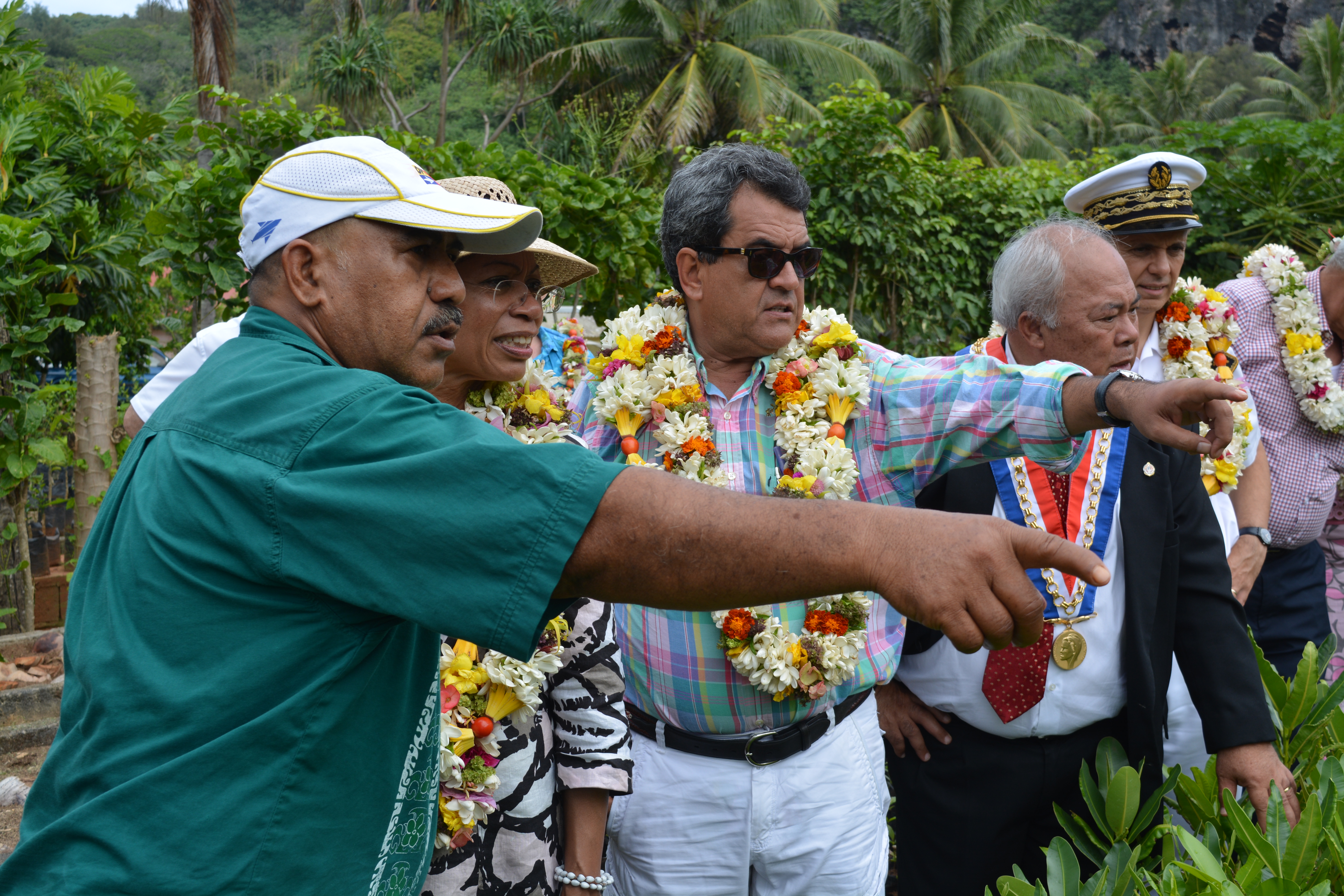 - Présentation par des agents communaux des techniques de culture, de récolte et de préparation du taro (popoi)
