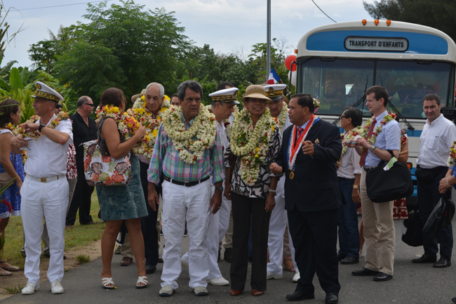 La ministre George Pau-Langevin à son arrivée à la mairie de Mataura à Tubuai