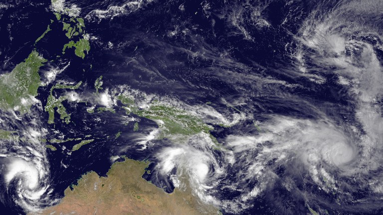 Cyclone PAM: des victimes au Vanuatu, la Calédonie sous la menace