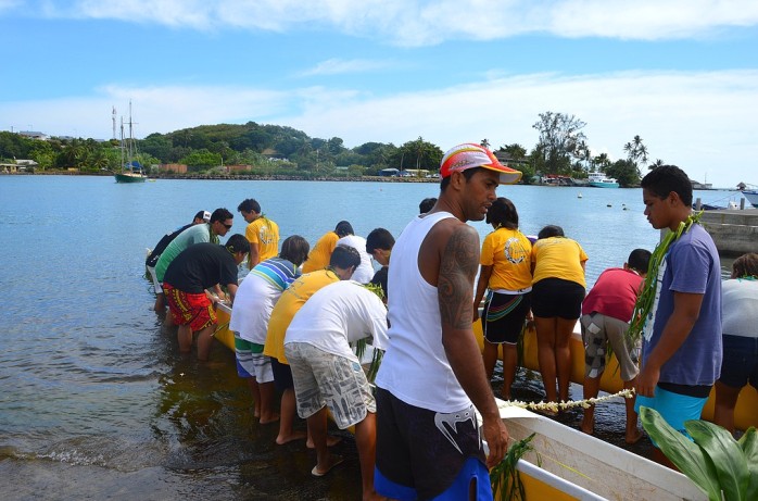 Recyclage d'une pirogue par le collège NDA