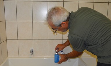 Joseph Abihssira de Eco Polynésie en plein démo.