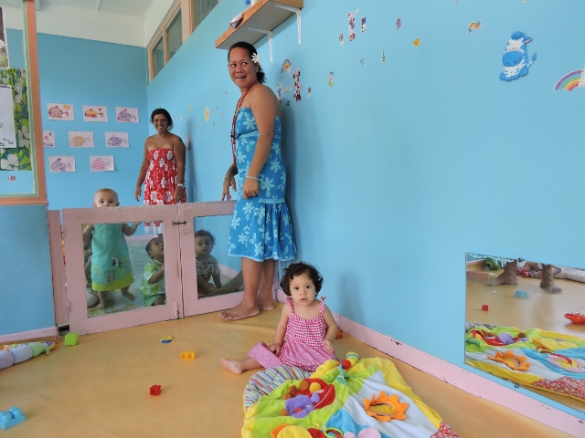 La crèche-halte garderie Tama Here est située à côté de l'école Pirae Taaone.