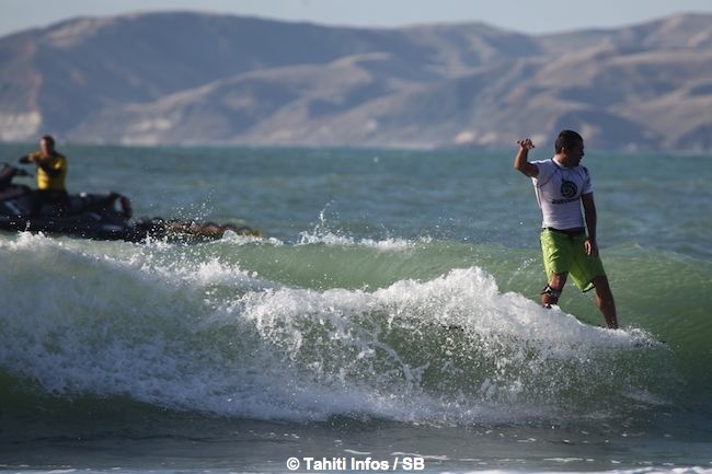 Manoa Drollet fait sa première compet de longboard
