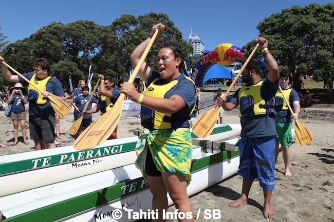 Les étudiants de l'Université d'Auckland s'initient au Va'a Tauati