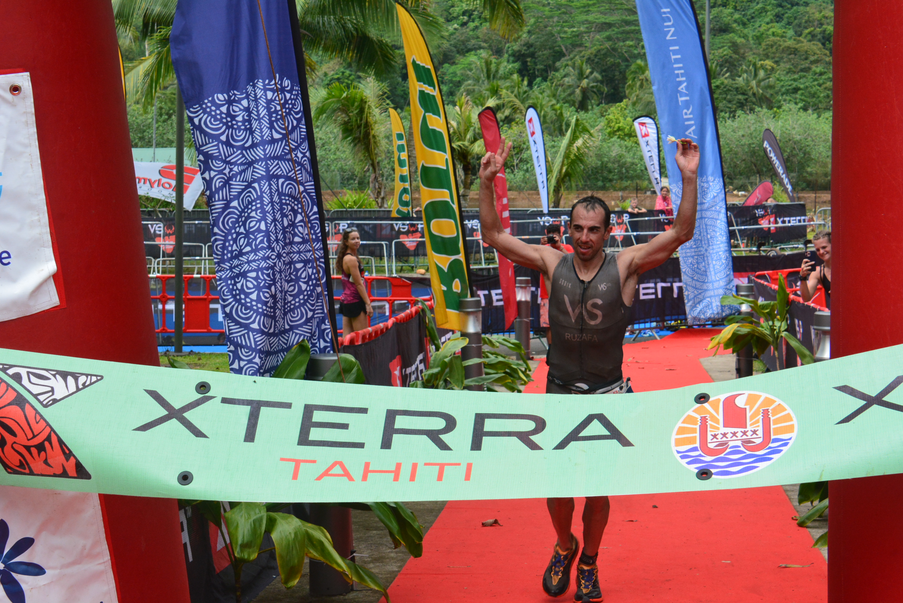 Le triple champion du monde espagnol, Ruben Rusafa, s’est offert samedi sa première victoire au Xterra Tahiti.