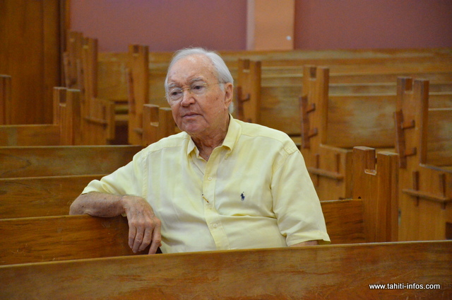 Gaston Flosse, mercredi 25 mars au palais de justice de Papeete. Le leader politique devait répondre des délits de faux et usage de faux et de détournement de fonds publics, dans l'affaire du SED
