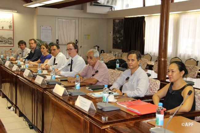 Lors de la réunion avec les représentants des différents cabinets d'experts ce jeudi à l'assemblée de Polynésie.