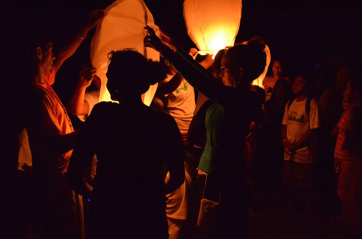 Sur la plage de la Pointe Vénus, samedi soir à Mahina