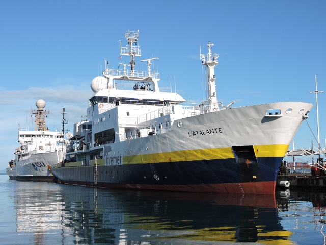 Le navire océanographique L'Atalante dispose à bord de sondeurs multifaisceaux, de bathythermographes, de célérimètres, de gravimètres, de sondes de sédiments, de température etc… et de tout un équipement informatique pour mener ses recherches