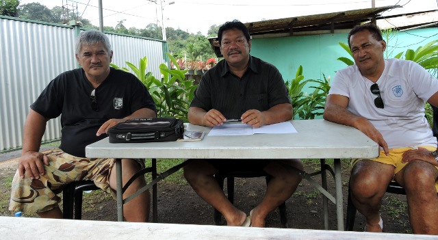 Gustave Heitaa était entouré du syndicaliste CSTP-FO Mahinui Temarii (à gauche) pour présenter son programme.