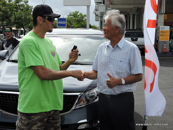 Lorsque Albert Moux lui remet les clefs de sa voiture, Karl n'y croit pas encore..."