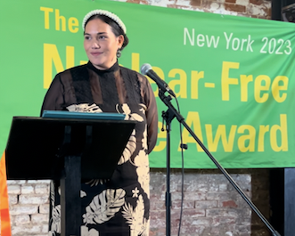 ​Hinamoeura Cross reçoit son prix à New York