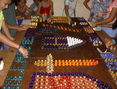 Oeuvre collective : « Capsules et Moyen-Age » au Collège Pomare IV