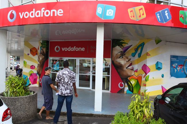 Vodafone propose aux artistes polynésiens d’exposer gratuitement dans ses boutiques.