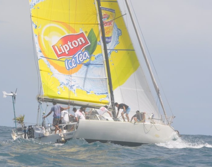 Challenge entreprise: Un voilier Lipton Ice Tea dans la Tahiti Pearl Regatta