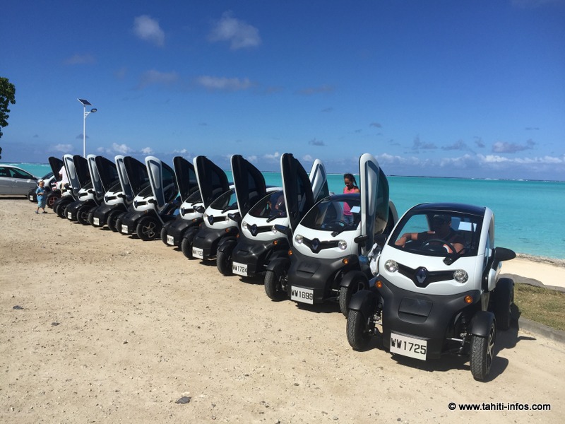 Les 12 Twizy prêtes à envahir Bora Bora