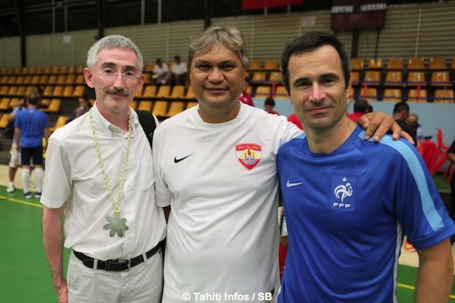 Reynald Temarii et ses hôtes français satisfaits de leur séjour à Tahiti.