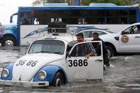 Trois morts après de fortes vagues en Amérique latine