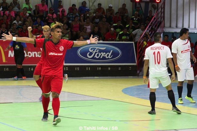 Un gaucher de génie, ici pendant la finale du Festival des îles