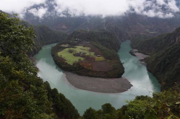 Au bord de l'Himalaya, les excès du développement à la chinoise