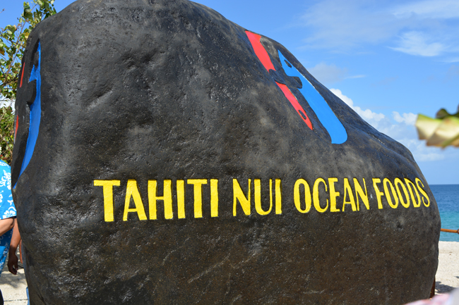 La pierre inaugurale du complexe aquacole Tahiti Nui Ocean Foods à Hao.