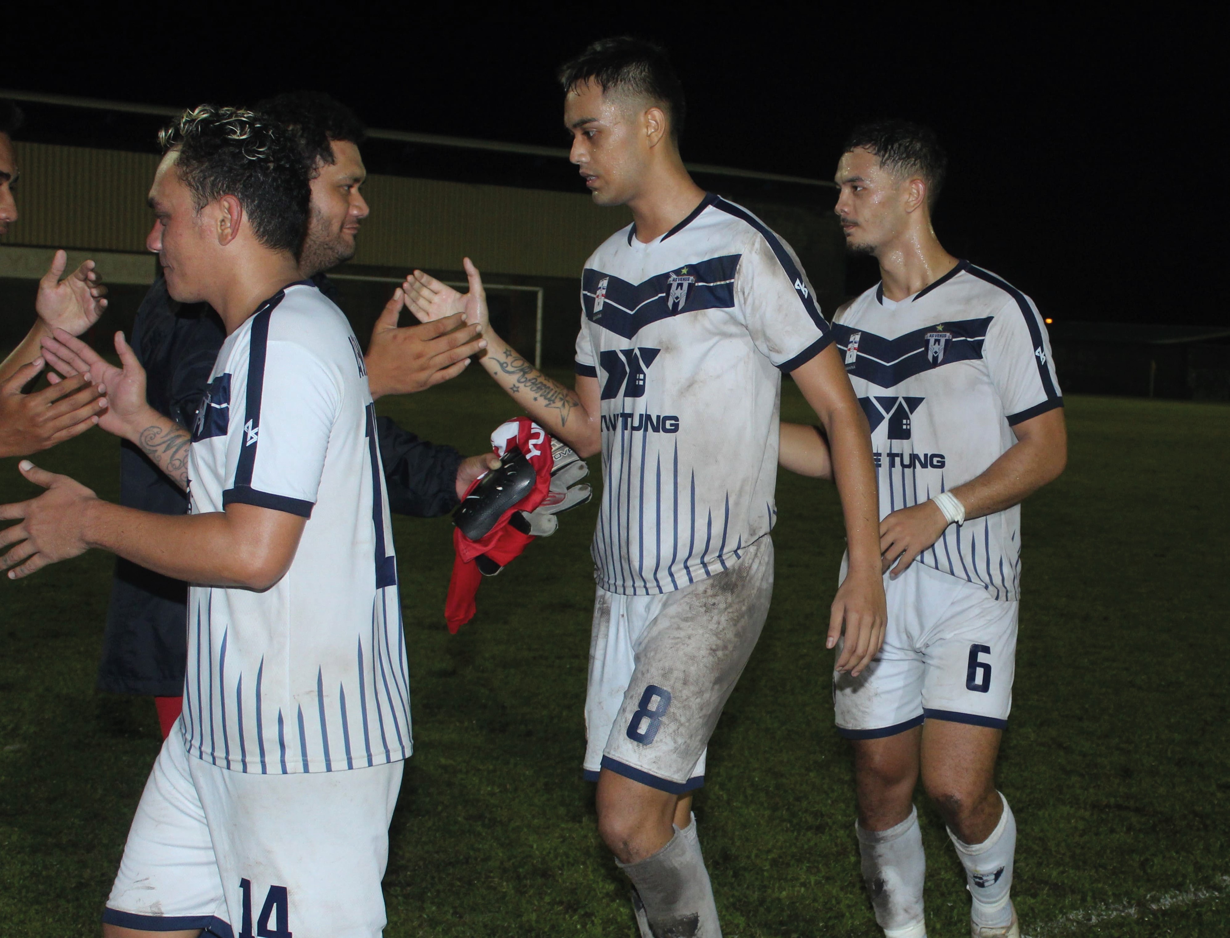 En l’absence de Teaonui Tehau, Roonui Tehau (8) s’est mué en buteur providentiel pour Vénus en réalisant un triplé.