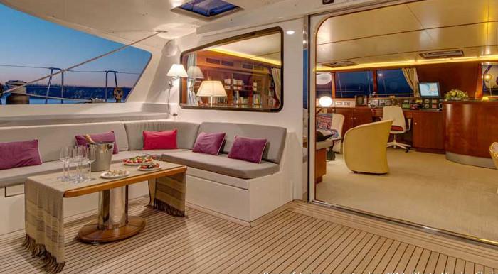 People : Christian Clavier obtient une licence "grande plaisance" en Polynésie