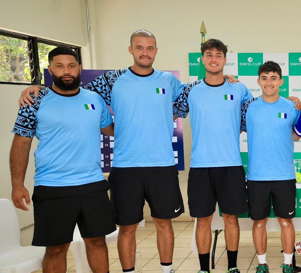 Heve Kelley et Gillian Osmont (au centre) ont vécu une expérience difficile en Coupe Davis au San Salvador avec la sélection Pacific Oceania.