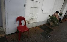 Le chef de la police de Fidji met en fuite des voleurs armé d'une chaise