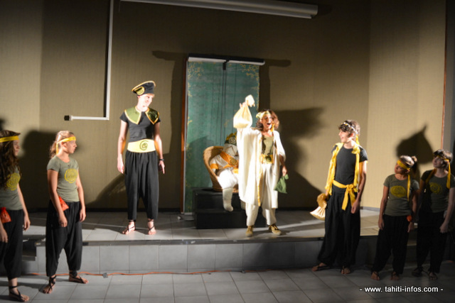 Beaucoup de rythme dans la pièce de Jarry librement adaptée par Patricia Molié.