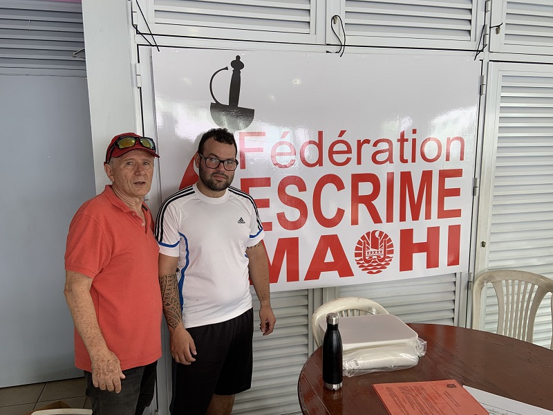 À droite, Jean Cuneo, le président du club des Fines Lames d'Arue et à gauche, Alexis Ferret, le secrétaire du club. Crédit photo : Thibault Segalard.