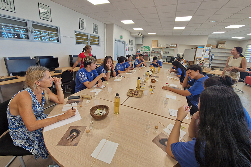 Des lycéens de Bora Bora explorent l’univers du parfum